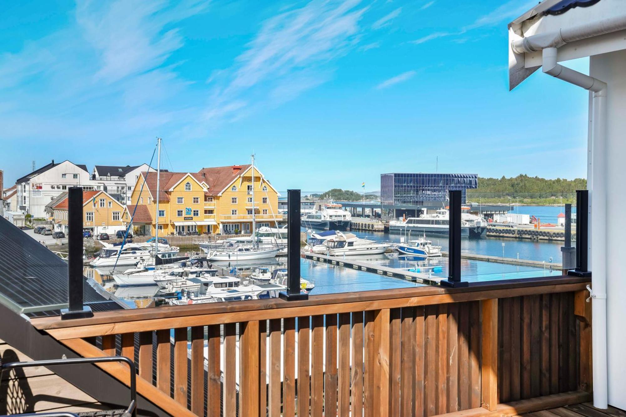 Floro Apartments Hotell Eksteriør bilde