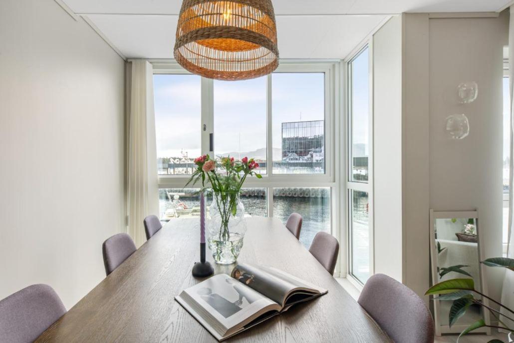 Floro Apartments Hotell Eksteriør bilde